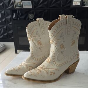Mi.iM Cream Floral Heeled Boots